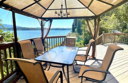 Amanda Park House | Beautiful Lake front Vacation Home Lake Quinault,WA