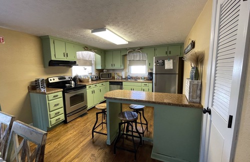 Dandridge House | Beautiful Lake Front Home overlooking Lake Douglas with Golf Cart!