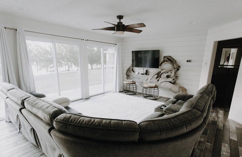 Townville House | Beautiful Lake Hartwell house w/ double-decker dock and unobstructed lake view