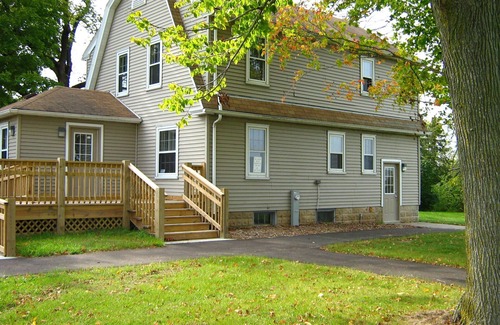 West Bend House | Beautiful Lake House in County Park