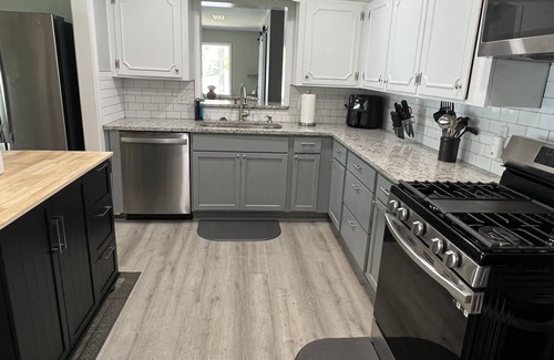 Shreveport House | Beautiful lake house with game room. Dog friendly
