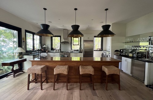 Leland House | Beautiful Lake Michigan lakefront private beach 3BR/2.5BA sleeps 10