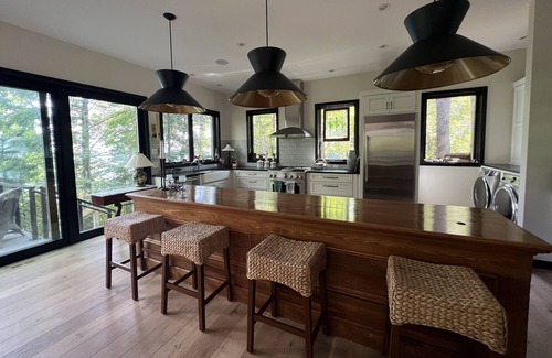 Leland House | Beautiful Lake Michigan lakefront private beach 3BR/2.5BA sleeps 10