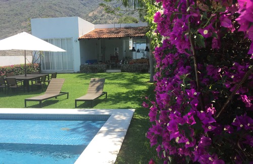 San Juan Cosala House | Beautiful Lakefront House