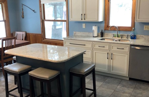 Rice Lake House | Beautiful lake side house with plenty of space to relax