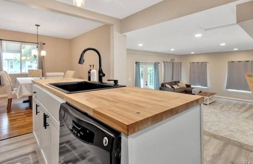 Columbiaville House | Beautiful Lake Town Retreat