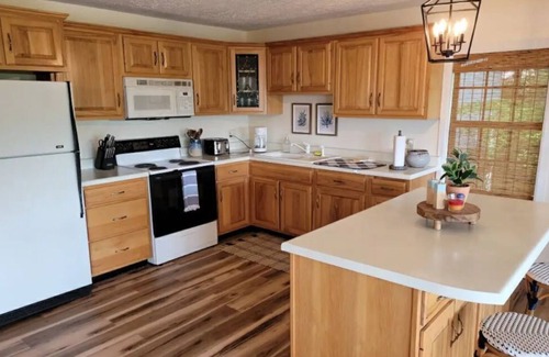 Russell Springs House | Beautiful Lake Home at Lake Cumberland