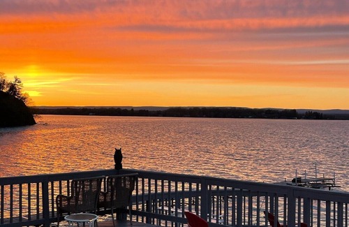Saratoga Springs House | Beautiful lake House with sunset views