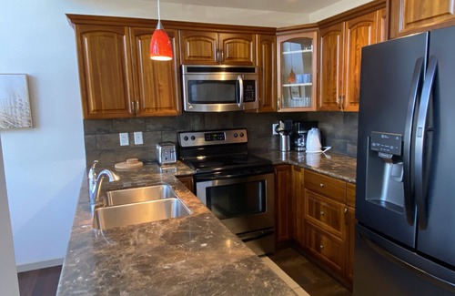 Central Okanagan House | Beautiful lake view cottage