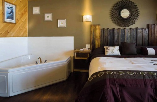 Rice Lake Cabin | Beautiful lake view in Room 15 - Woodland Vista - Curriers Lakeview Lodge
