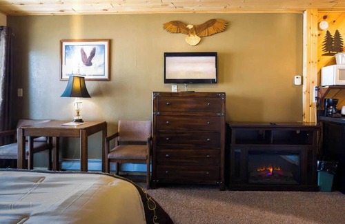 Rice Lake Cabin | Beautiful lake view in Room 15 - Woodland Vista - Curriers Lakeview Lodge