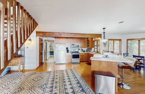 Albrightsville House | Beautiful lakefront house w/private dock, beach, gas fireplace + crib