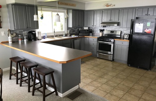 Houghton Lake Heights House | Beautiful lakefront home with fantastic views of sunrises & sunsets + 2 kayaks