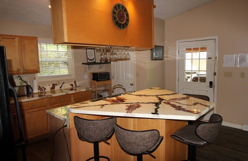 Mammoth Cave House | Beautiful Lakefront Home with lake access!