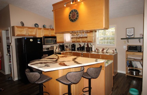 Mammoth Cave House | Beautiful Lakefront Home with lake access!