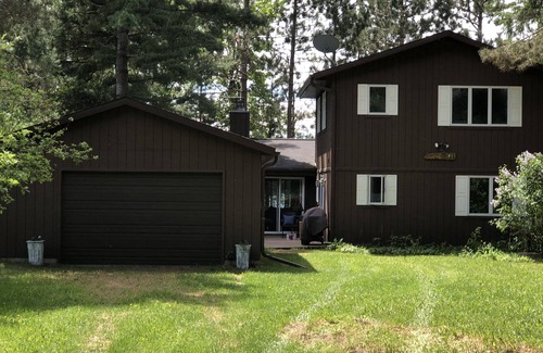 Florence House | Beautiful Lakefront Cottage Just Steps From The Water On Keyes Lake