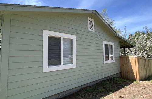 Lakeside House | BEAUTIFUL LAKEFRONT HOME with its own private boat ramp to launch your boat !