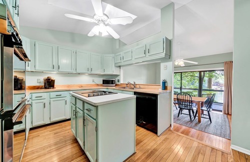 Waleska House | Beautiful Lakefront Home 60 Minutes From Atlanta