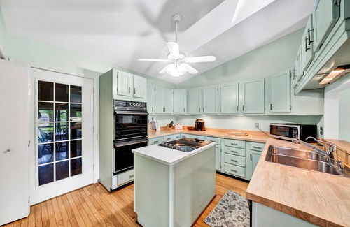 Waleska House | Beautiful Lakefront Home 60 Minutes From Atlanta