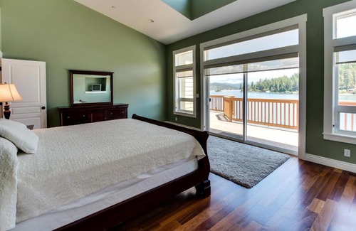 Coeur d'Alene House | Beautiful Lakefront Custom
