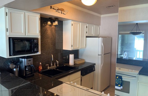Hot Springs Condo | Beautiful Lakefront Views - Top Rated Unit - SAFE quite neighborhood