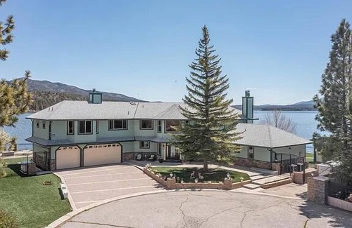 Fawnskin Villa | Beautiful Lakefront Villa! Large hot tub, game room, & views! NEW PHOTOS SOON