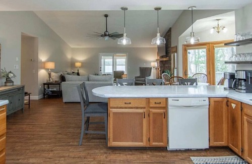 Longville House | Beautiful Lakehome nestled in Longville with panoramic views!