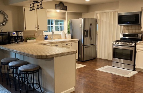 Lakehead-Lakeshore House | Beautiful Lakehouse with immediate access to Shasta Lake