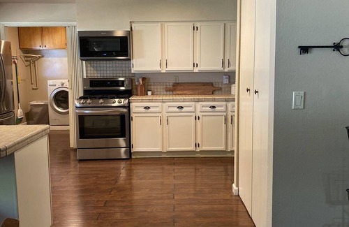 Lakehead-Lakeshore House | Beautiful Lakehouse with immediate access to Shasta Lake
