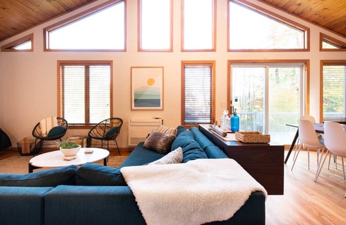 Becket House | Beautiful Lakeside Cabin