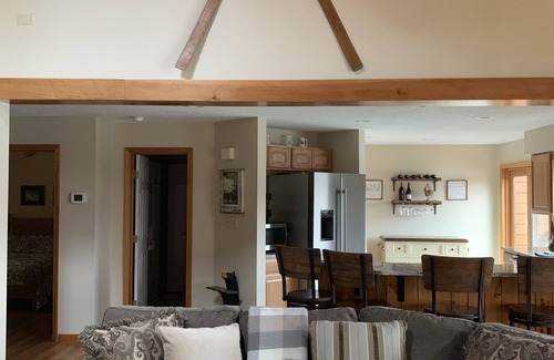 North Woodstock House | Beautiful Lakeside Deer Park Resort