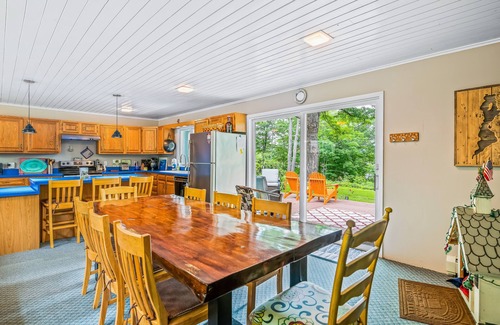 Skylark Beach House | Beautiful lakeside home with pool table, ping pong, fast WiFi, & washer/dryer