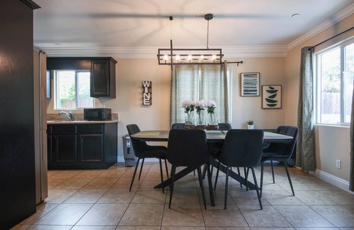 Los Angeles Apartment | Beautiful large Home. Just a few minutes from DTLA