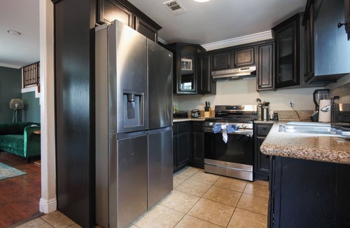 Los Angeles Apartment | Beautiful large Home. Just a few minutes from DTLA
