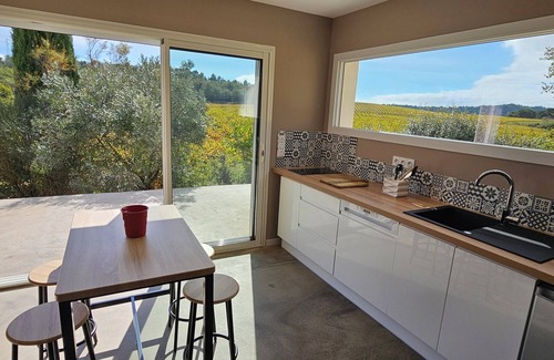 Mondragon House | Beautiful little house overlooking the vineyards