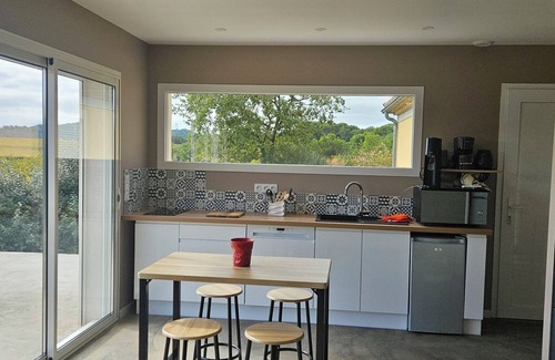Mondragon House | Beautiful little house overlooking the vineyards