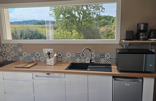 Mondragon House | Beautiful little house overlooking the vineyards