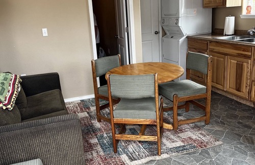 Anchor Point House | Beautiful Little One Bedroom Cabin 7 miles from the Halibut Fishing Capitol!