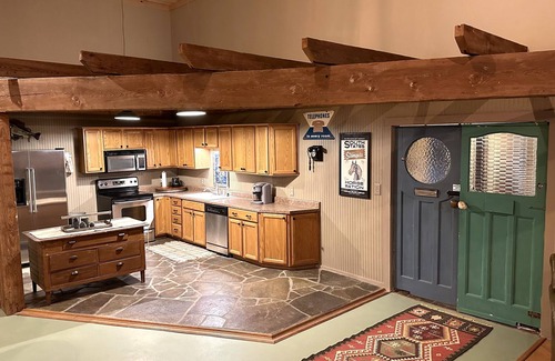 Welcome Cabin | Beautiful lodge on 15 acres of land with a river trail. 10 mins to Greenville.