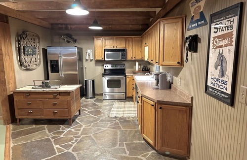 Welcome Cabin | Beautiful lodge on 15 acres of land with a river trail. 10 mins to Greenville.