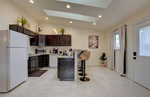 Medford House | Beautiful Loft Apartment w/Views in Medford, OR!