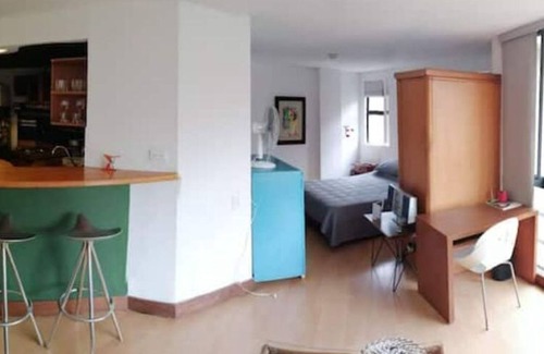 La Aguacatala Apartment | Beautiful Loft Poblado, Eafit