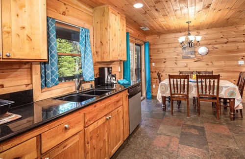 Alta Sierra Cabin | Beautiful log cabin! Hike, Bike, ski, relax!