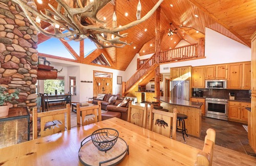 Evergreen Estates House | Beautiful log cabin. Luxury! Great for large families! Walk to snow summit!