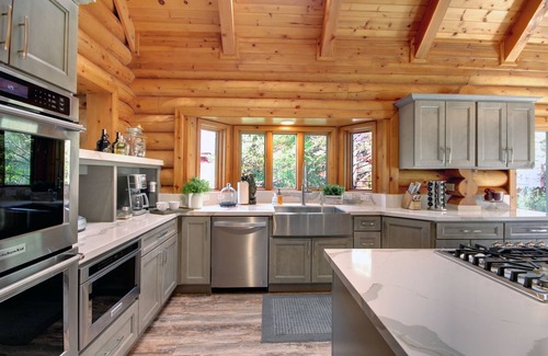 Evergreen Estates Cabin | Beautiful Log Cabin with views, hot tub, WIFI, minutes to both ski resorts