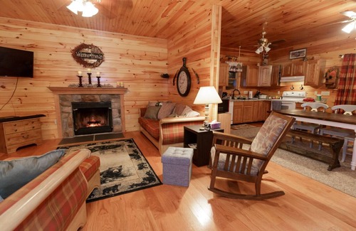 Luray Cabin | Beautiful Log Cabin! Peaceful and Clean.