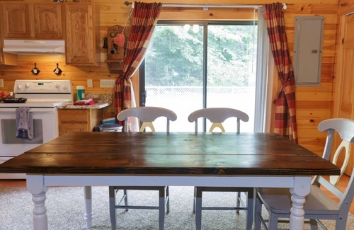 Luray Cabin | Beautiful Log Cabin! Peaceful and Clean.
