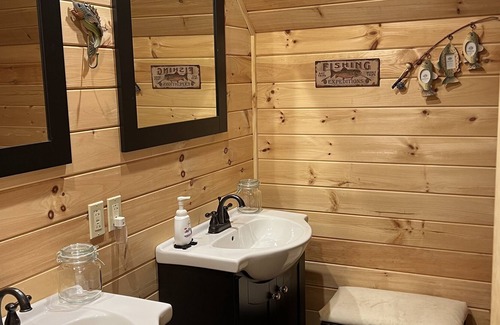Forestport Cabin | Beautiful log cabin nestled in the southern tip of the Adirondack Mountains