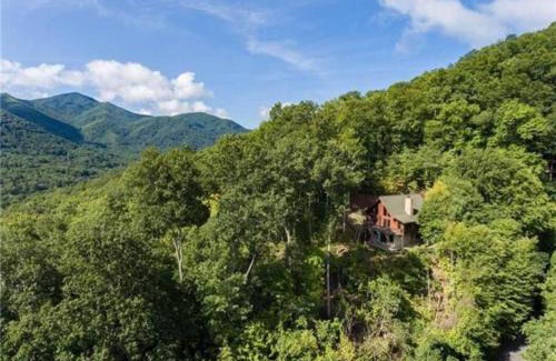 Maggie Valley Ski Chalet | Beautiful Log Cabin with Panoramic Views