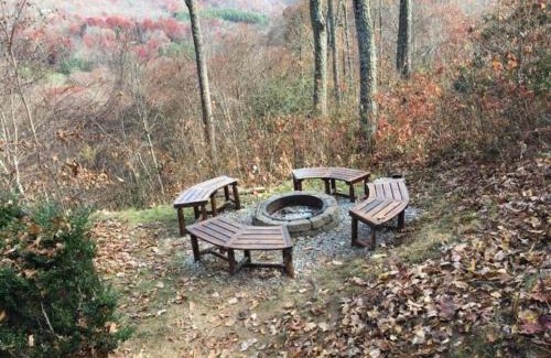 Maggie Valley Ski Chalet | Beautiful Log Cabin with Panoramic Views